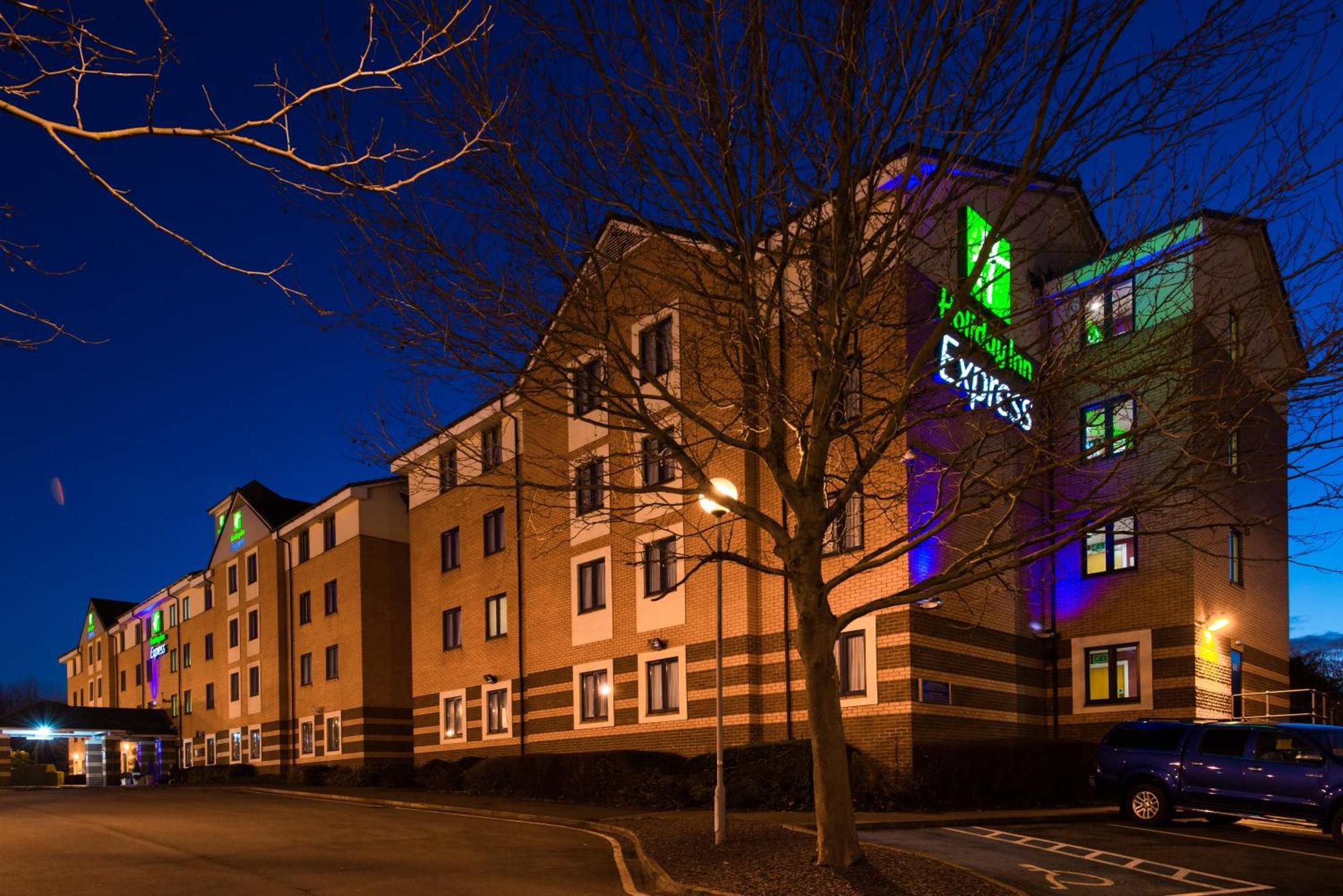 Holiday Inn Express London - Dartford By Ihg Exterior foto